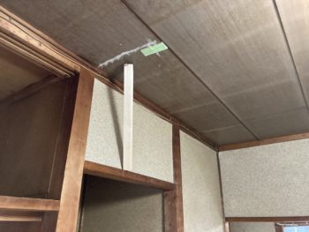 【天井割れを木工ボンド補修】