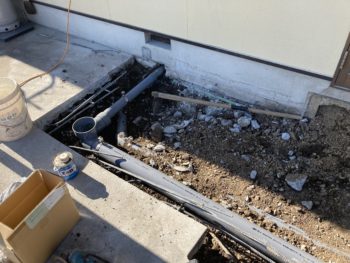 【土間コン削り排水配管施工】