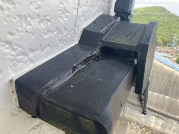 【雨樋応急補修とシーリング打ち】