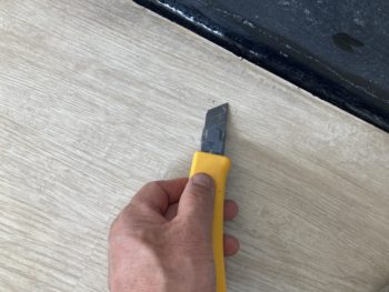 【空き家の汚れを除去】