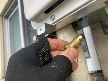 【空き家の給湯器水抜きを実施】