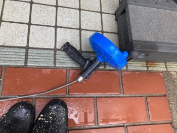 【排水詰まり修理に挑戦するが】