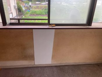 【壁の穴をパネルで封鎖】