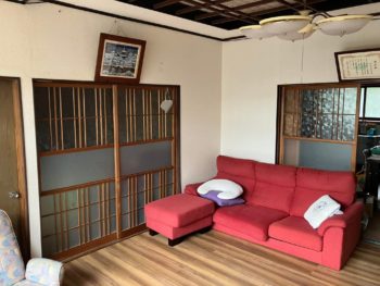 【漆喰の落書きをペーパー掛け】