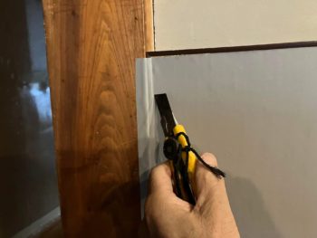 【腰壁にカッティングシート貼り】