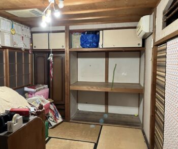 【押入から耐震補強工事を開始】