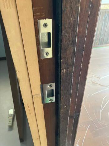 【ドアとドア枠の交換を計画】