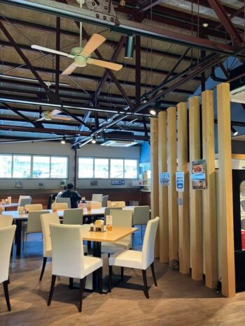 【工務店倉庫２階がカフェに】