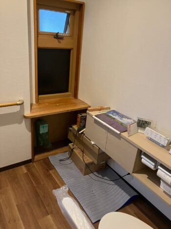 【窓枠やカウンター塗装】