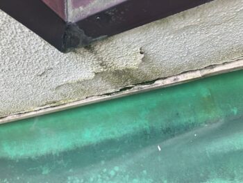 【友人宅の外装塗装と防水を確認】