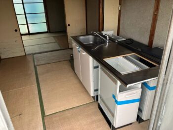 【空き家レスキュー】解体予定のミニキッチンを再利用！各務原市での減築工事と資材循環の取り組み