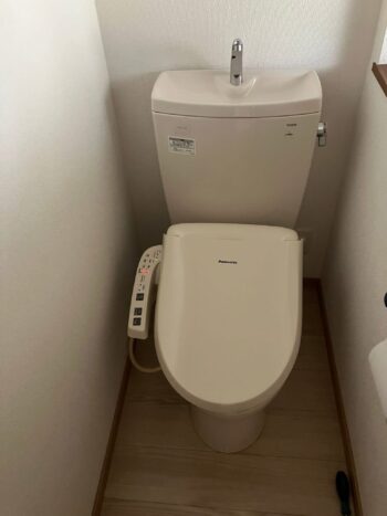 【DIYで解決】グループホームの洗浄便座が故障！一体型じゃない便器のメリットと交換手順