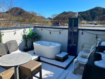 岐阜市・長良川畔の「民泊ヴァカンザ」視察!アパート空室対策からサウナ付き人気民泊へ、工務店が学ぶべき不動産活用ビジネスの裏側