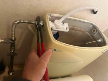 【DIY】トイレの水が止まらない!各務原市の賃貸物件でボールタップ交換修理した手順とコツ